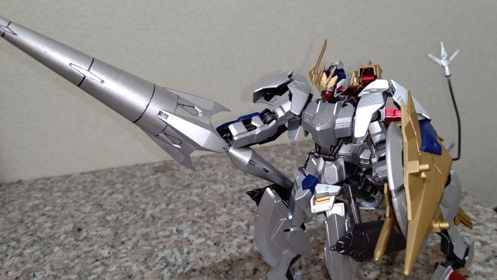 そして、電磁ランスイメージでガンダムディルトザームのランス!これが1番イメージに近かったですね。久しぶりの全塗装で楽しかったのですが、案の定タクティカルアームズの塗装が1部禿げました……orzまだまだひよっ子なので精進していこうと思います!!