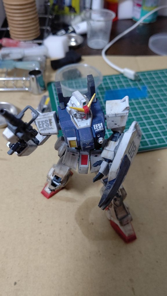 胸周り実物はもう少し白く見えます。スマホカメラだと、ワントーン暗くなってしまいました。