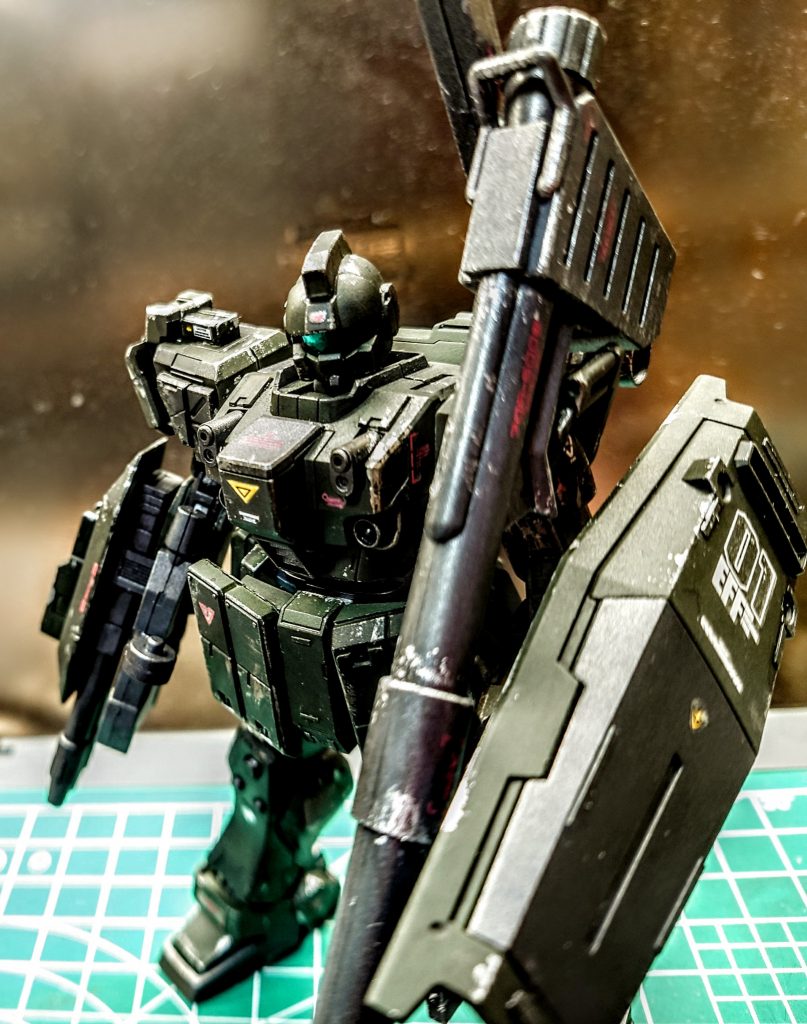 デカールは主にTHE ORIGINのガンダムデカールを使いました。08小隊に出てくるジム・スナイパーが好きなので、色は若干それに寄せてます。