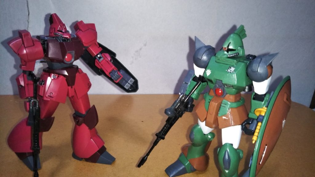 α「ライラぁ、アンタ良い銃持ってんじゃん。 ちょっとアタシにも貸してよ。てか、むしろアタシのビームライフルと交換してよ」β「えぇっ!?ちょ・・・!フィーリウス先輩、そりゃないっすよぉ。最近軍から支給してもらった最新型なんスからぁ・・・」α「へぇ、最新型なんだ? ますます試してみたくなっちまうよ。 いいからちょっとアタシに貸してみなって」β「いや、マジ勘弁してくださいよ先輩・・・」α「あぁん? つべこべうるさいコだねぇ。 これ以上勿体付けるんなら、サザキ先輩直伝のビームサーベル五連突きお見舞いするよ!?」β「いや、それはさすがにやめてっていうか、サザキ先輩って、それもうアニメが違うどころか『ガンダム』に分類していいかも微妙なライン・・・」α「ええい! まどろっこしい!! 必殺!五連突き!!」『ズドドドドドッ』β「ぎゃああああぁぁ!!」