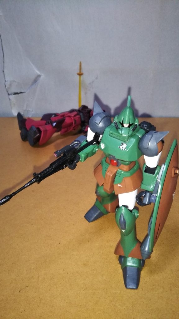 というワケで、ガルバルディβのビームライフル装備です。 こちらのライフルを装備したイラストも見たことがあるので装備させてみましたが、ゲルググのライフルよりもどことなくスマートで、こちらもカッコいいですね。 なお、ライラことガルバルディβ後輩は惜しいことをしました・・・。