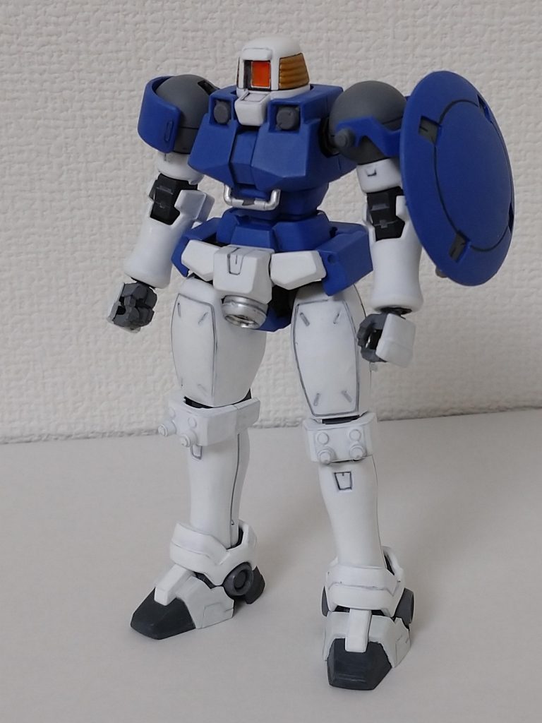 使用塗料はアクリジョン青意外はそのまま使用。青部=コバルト、インディーブルー、ホワイトを同じ割合で。足部=ネービーブルー間接部=ニュートラルグレー白部=ホワイト(基本色)カメラ部=クリアレッドで調整