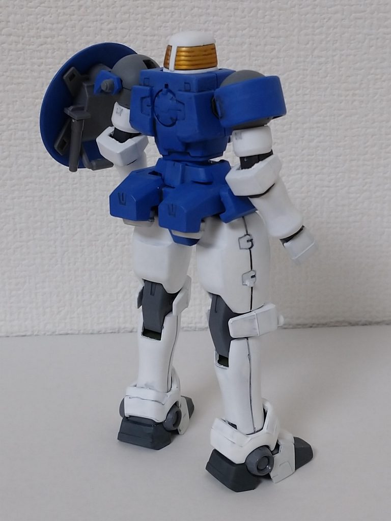 頭部黄色部=下地黒からゴールド、最後にクリアイエローを順に塗装。墨入れは黒。