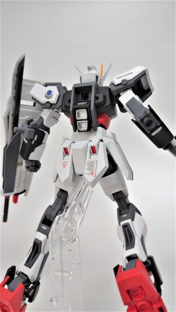 ウィンダムの開発プランが机上案として持ち上がった時期に、宇宙適正を重視したストライカーパックの開発と、根本的なスペックの向上を目的として作成された本機体。バッテリーの効率化や各部駆動系の見直し。またVPS装甲の搭載によって従来のストライクからは確実な強化が施されている。