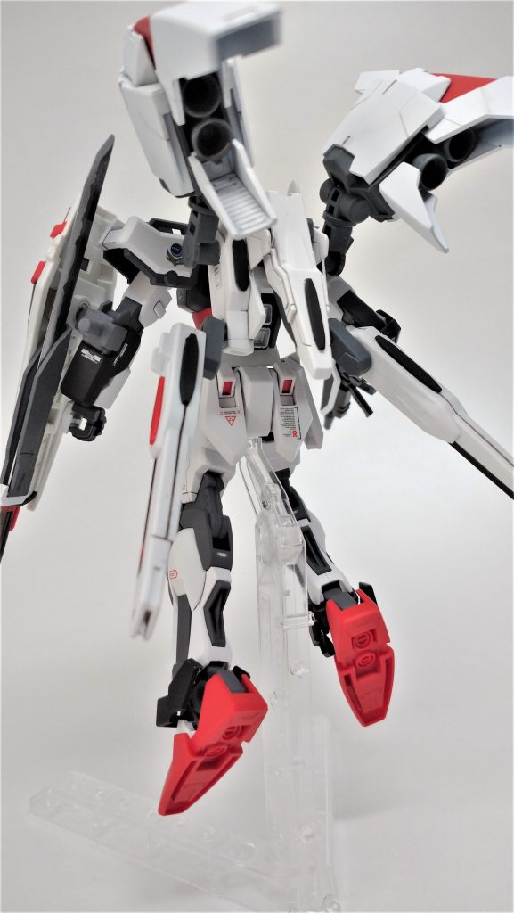 FBストライクFBストライカー装備時の本機体は、期待通りの推力機動力の向上と高い戦闘能力を有した。しかし高すぎる機動力は現用機と隊列を組むのを困難にし、集団戦闘を前提とする連邦軍の部隊編成とはアンマッチであったため、火力を重点的に強化する方向へと計画はシフトされることとなる。