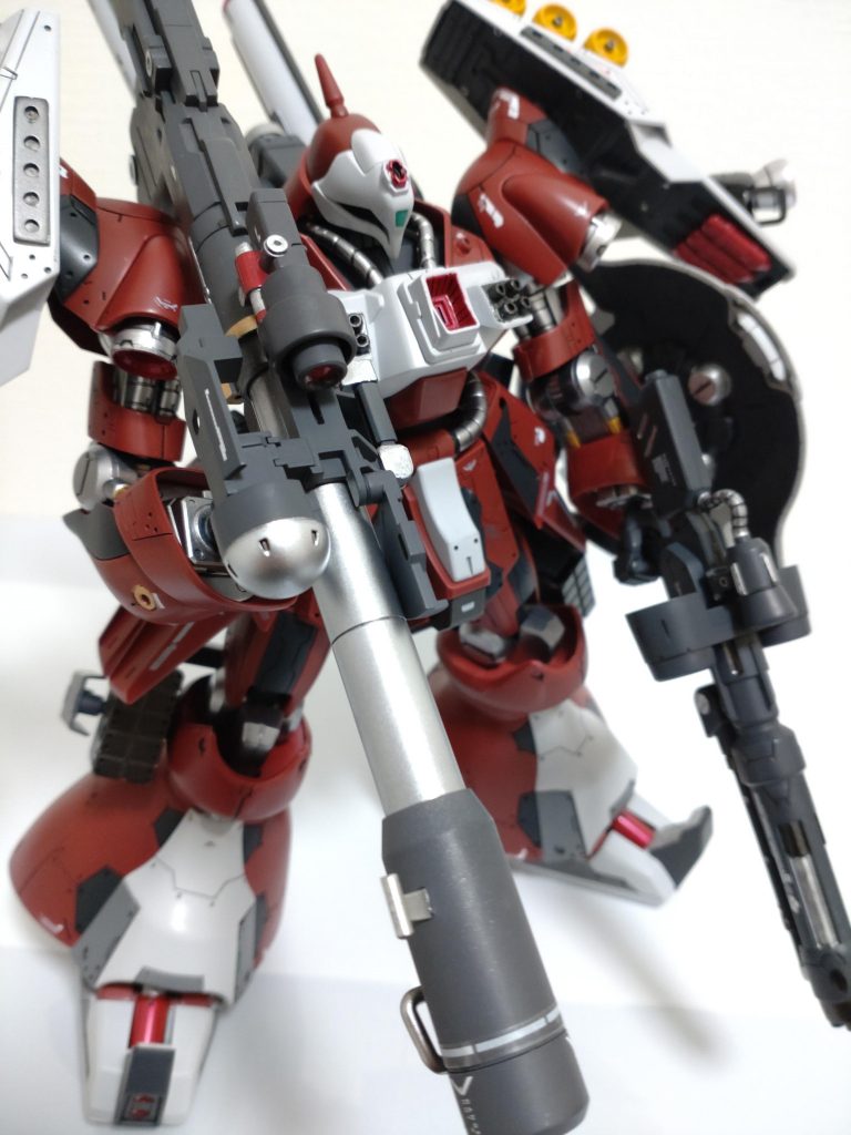 シナンジュのバズーカが余ってたので無理やり持たせました 笑しかしこれがボリューム的にもバッチリハマってよくお似合いです。