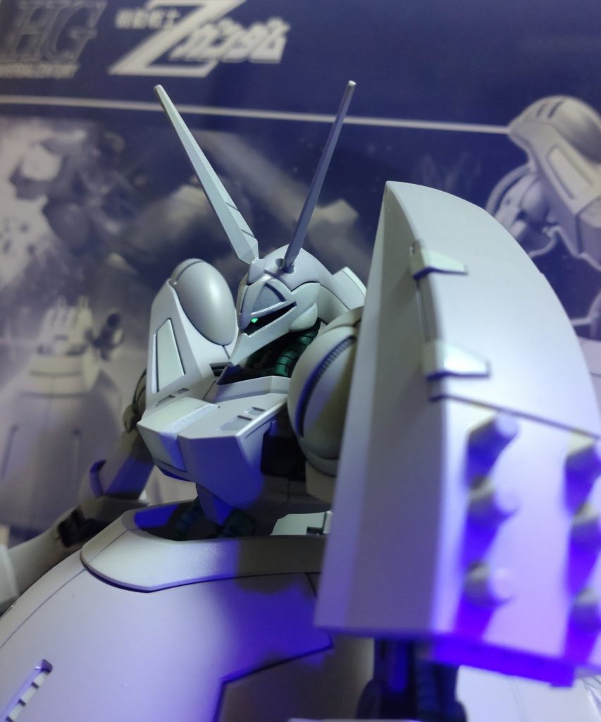 モノアイを塗装しましたが、小さく感じました。