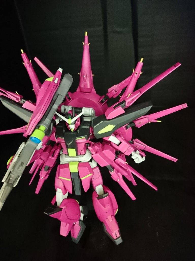 ムウ・ラ・フラガ曰く「俺も、お下がりや借り物、量産機の指揮官機じゃなくて、ワンオフ機がほしいし…💢」と、いうことで、カガリ及びラクスの全面協力の元、レジェンドを元にした強化型が、ムウ・ラ・フラガ専用機に。という妄想、設定で作品にしました。あくまで、次の機体につながるつなぎという設定です。色は、ウインダムを参考に。