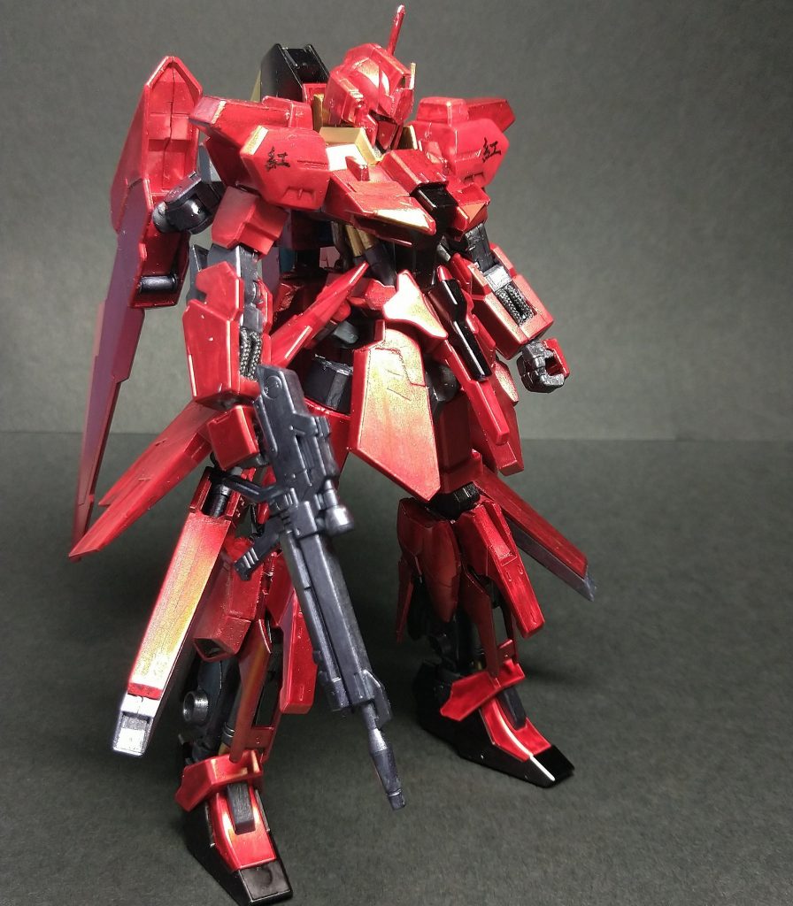 紅式百式にZガンダムのデータをフィードバックする形で開発された機体。近接戦闘が非常に得意な機体となっている。全身のメタレッドの塗装は百式のエマルジョンコーティング強化した「ハイパーエマルジョンコーティング」であり、百式のものよりビームに対する防御力が向上している。肩に「紅」ってペンで書きました。