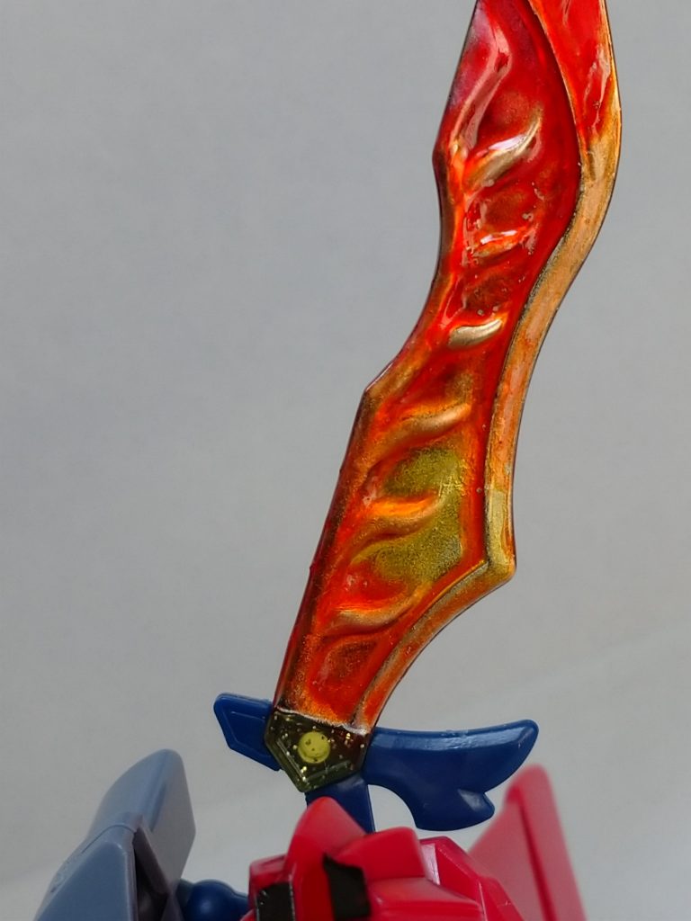 「比翼刃ー赤焦破」下地に黒→シルバーからクリアーイエローとクリアーレッドを使用し、グラデーションになるよう混ぜながら塗装。