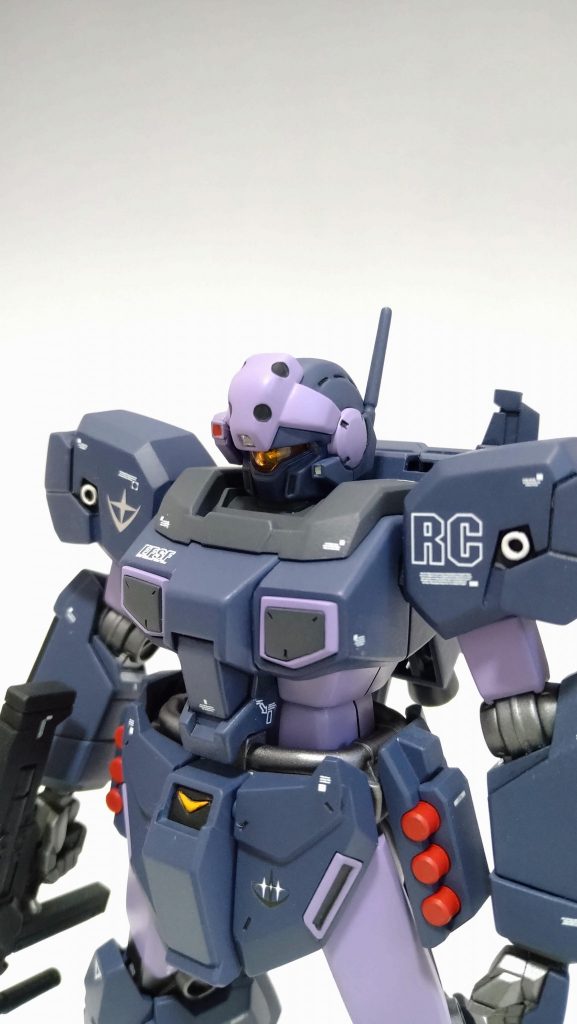 分かりづらいですが、カメラアイにVCドーム(緑)を仕込んでいます。また、ホホや額のセンサー部はホログラムフィニッシュを貼っています。