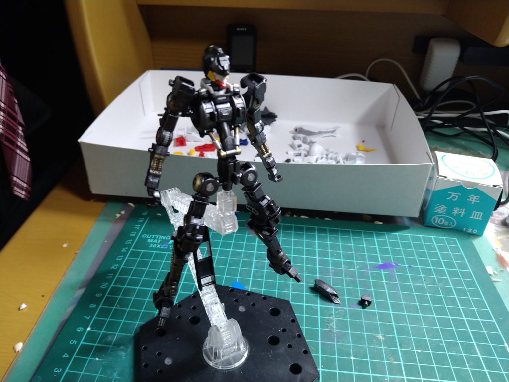 フレームが1番手間がかかると思い今回は一番最初に完成させました。今回は初めてエナメル塗料を使った部分塗装を行いました。なので今回マスキング塗装をほとんど行っていません