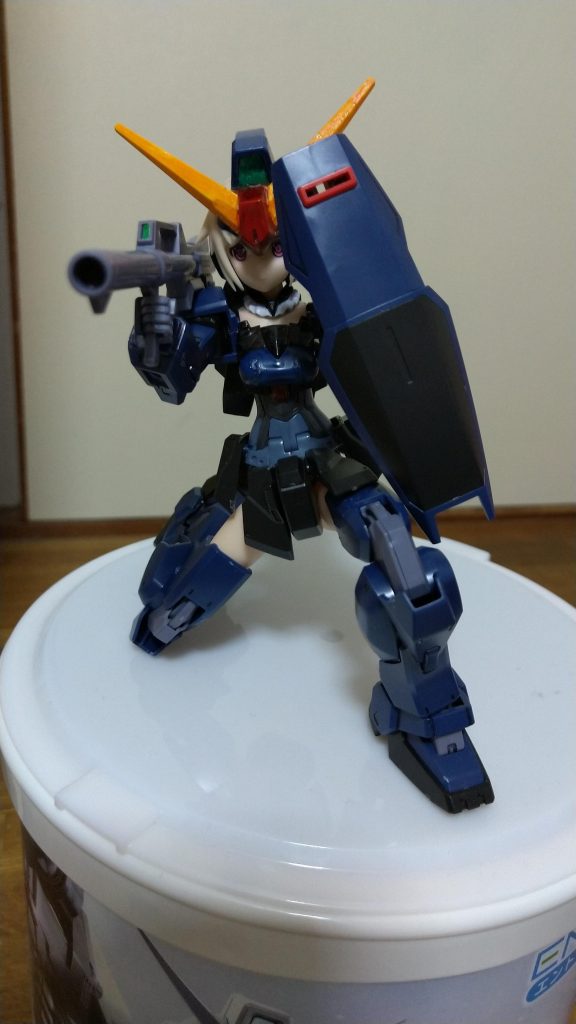 次にハイパーバズーカ。素体のお陰でHGよりも決まってるような気がします。……気のせいかもしれませんがww