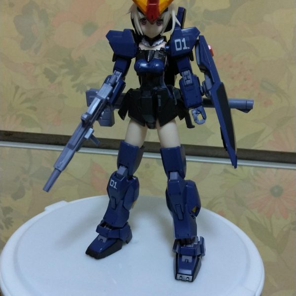 股間部のフロントアーマーの位置がちょっと気になったので調整してみました。フロントアーマーを上に上げると全体的にまとまりが出来ていいような気がするのですがパンツが見えるwwやや下すぎるけどパンツが見えないタイプと位置的には丁度いいけどパンツが見えるタイプ……どっちだ……(´ε｀；)ｳｰﾝ…（2枚目）