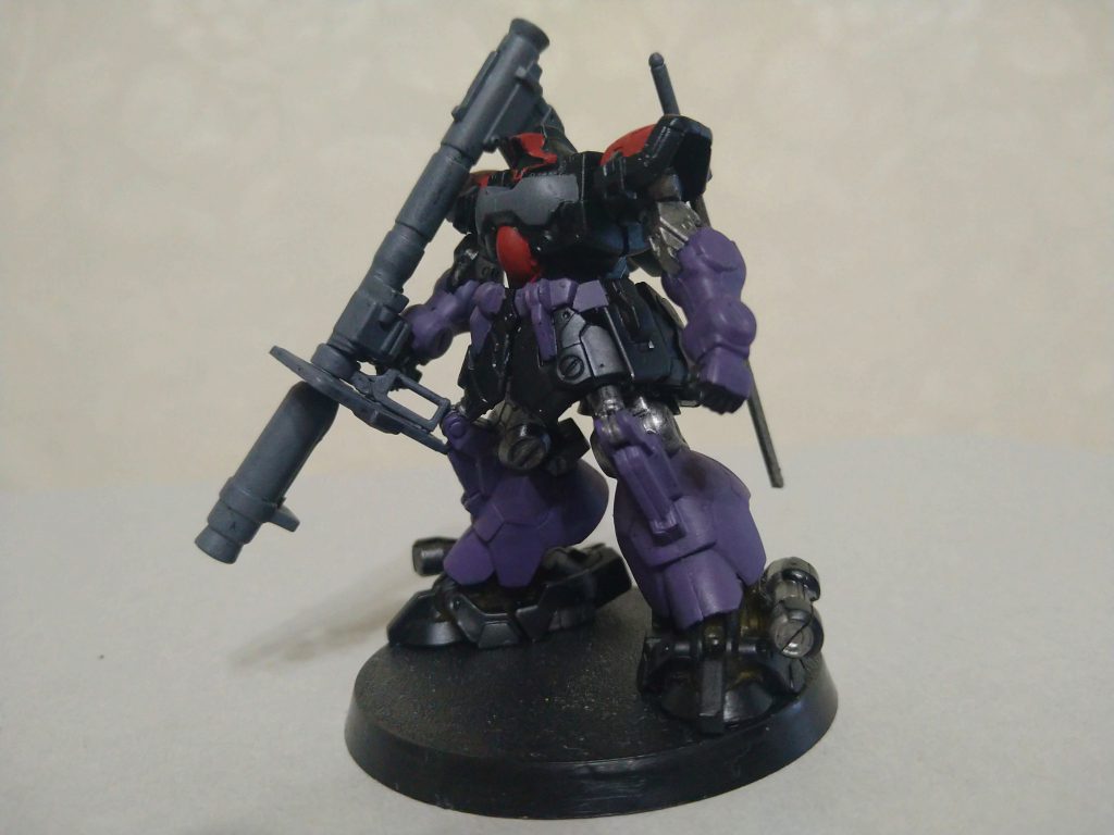 ドムトローペン黒くなりすぎるとディティールが潰れてしまうので胸部をグレーで塗装しました。