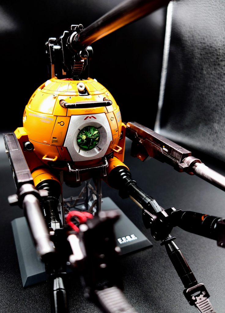 塗装Mr.クレオス︰オレンジ、レッド、ウイノーブラック、ホワイト(突然の)ガンダムマーカー︰ガンダムメッキシルバー、ロイヤルメタルレッド、ヘビーガンメタリック(←今回かなり活躍していただいた推しです。)ガイアノーツ︰エヴォホワイト、メカサフヘビー、EXクリアー