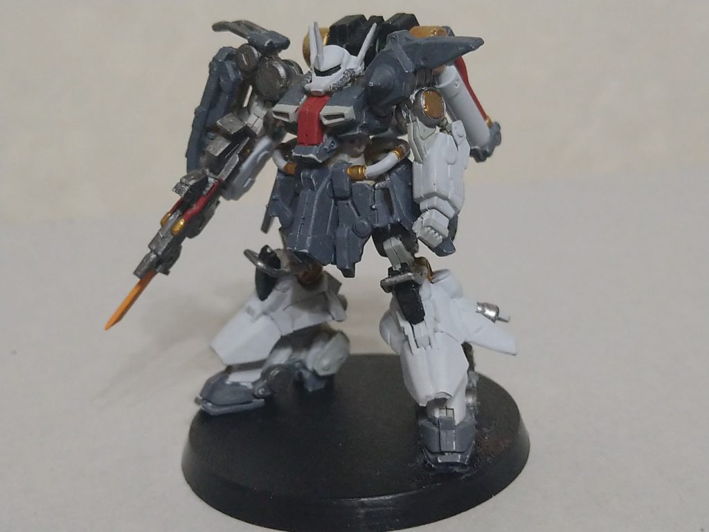 ザクIII胸にスリットが追加されているのでスリット周辺を白くしています