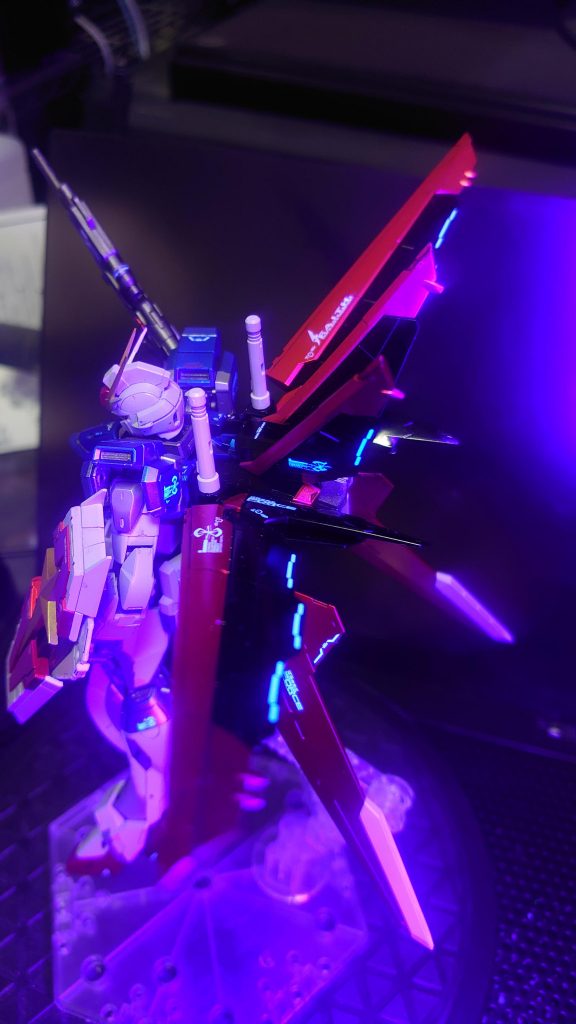 蛍光デカールをブラックライトで