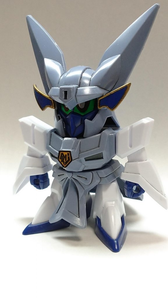 眼と胸の「剣」の紋章は付属シールのままで(今の自分では塗装出来ない)細部に墨入れのみ実施しました。