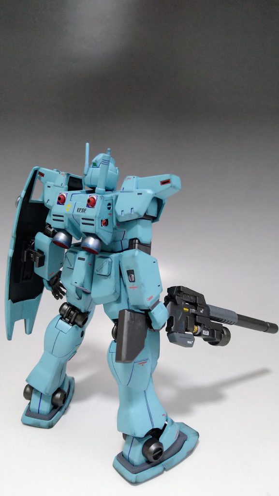 右ひじのシールド穴は市販パーツで埋めました。