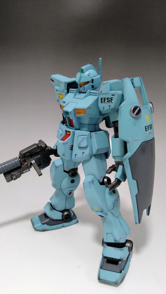 スミ入れはエナメルのパープルを使用。また、全体的に汚しています。エナメルのラバーブラックを軽くドライブラシしました。