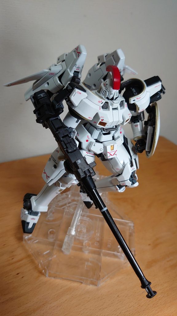 ボディカラーはホワイトサフ吹いた後に、タミヤスプレーのパールホワイト。塗りムラの確認がしにくくて困りました。。他はちょこちょこ筆塗りで