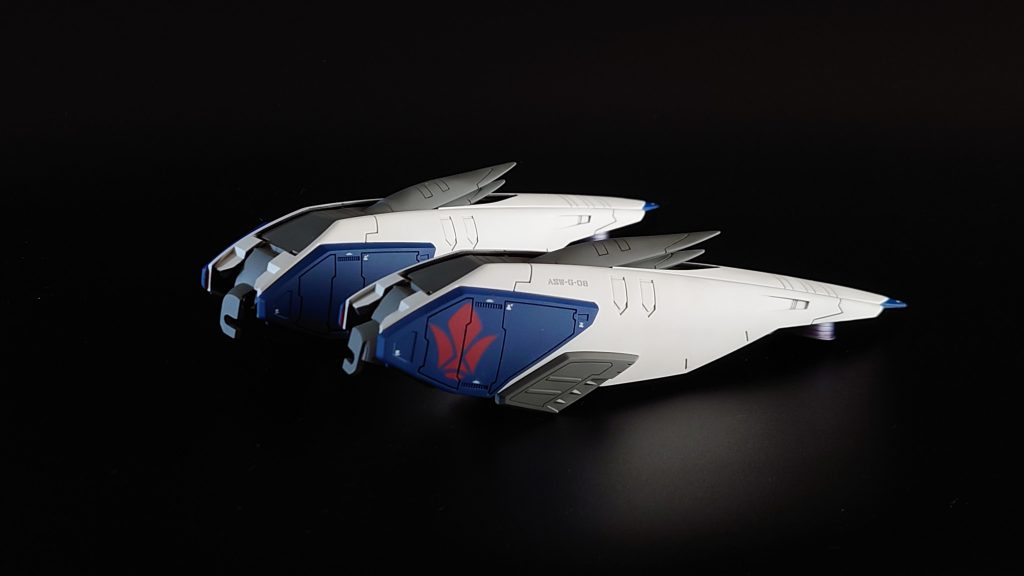 初めてモビルアーマー・ハシュマルを見た時からキュベレイのように肩パーツとして使えると考えていました。カラーリングもバルバトスに合うブルー系の色に変更し、鉄華団マークのデカールを貼っています。