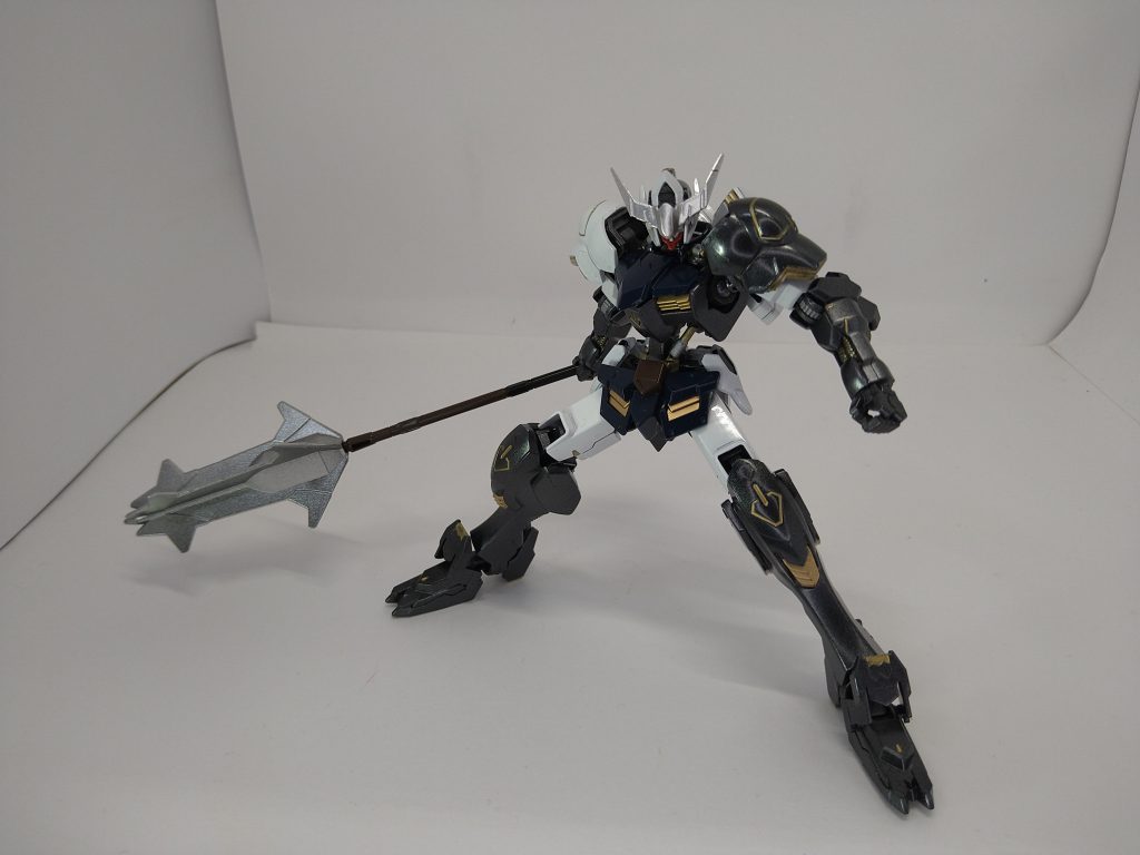 今回は前回のダークハウンド同様光沢仕上げをしているので鎧の光具合など上手く再現出来ているのではないでしょうか