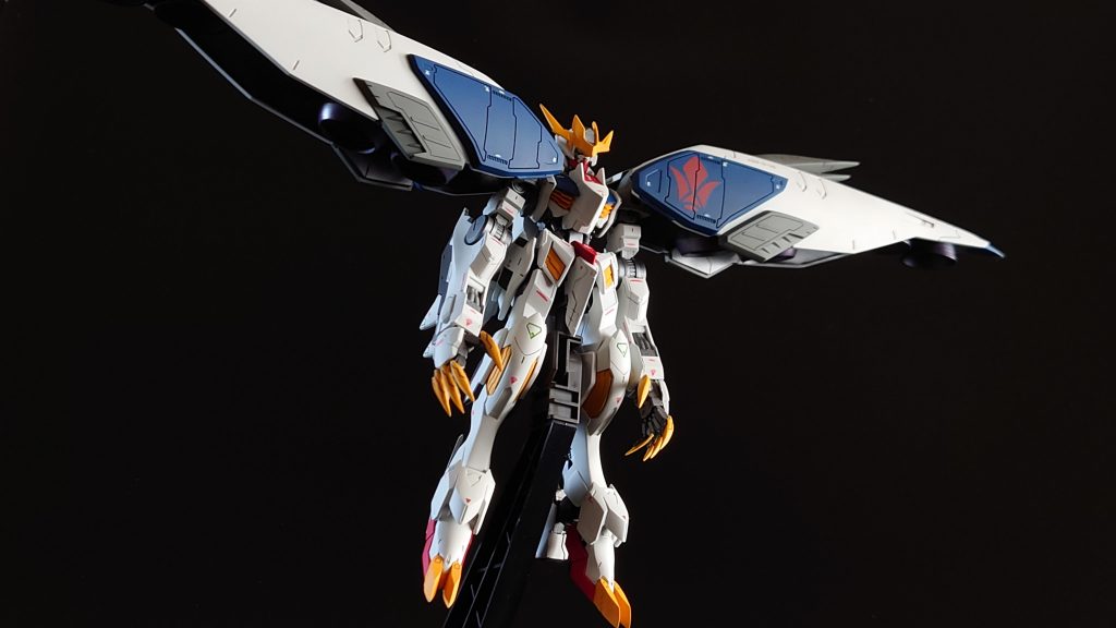 HGモビルアーマー・ハシュマルとミキシングしキュベレイのように肩パーツとして使用しています。