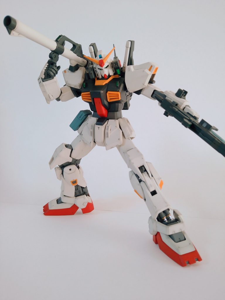 機体が白いので、スミ入れは極細シャープペンシルを使用。