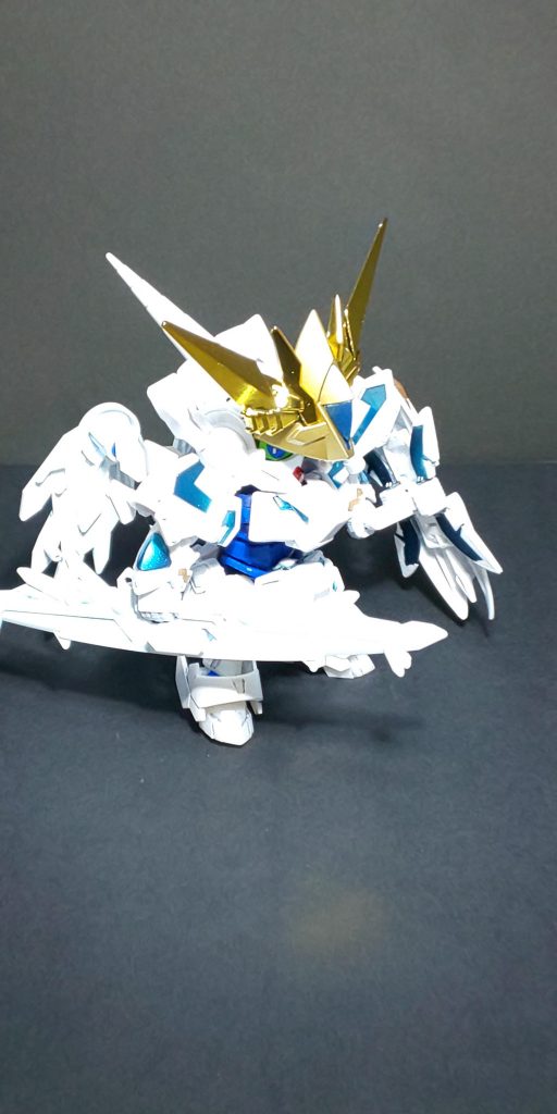 横乳がチラリ。