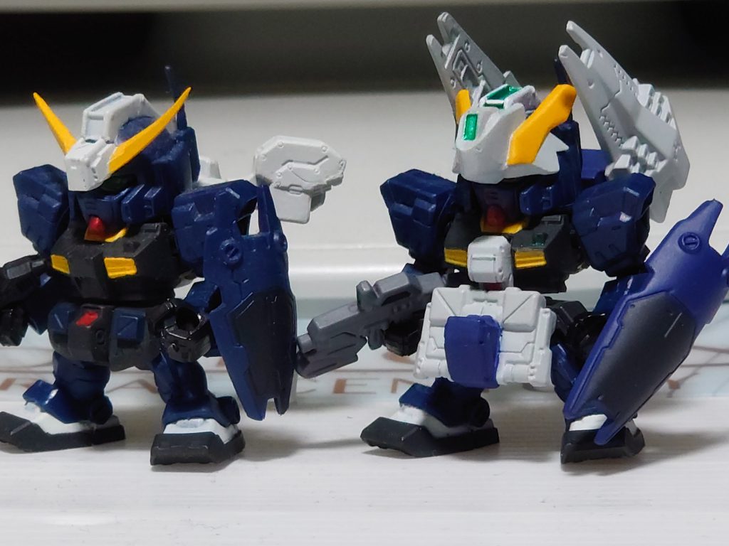 今回前にガシャポンを回した時にヘイズル2号機が4体も出てきたので中古で買ったコンバージのヘイズルを使ってそれっぽく改造してみました〜