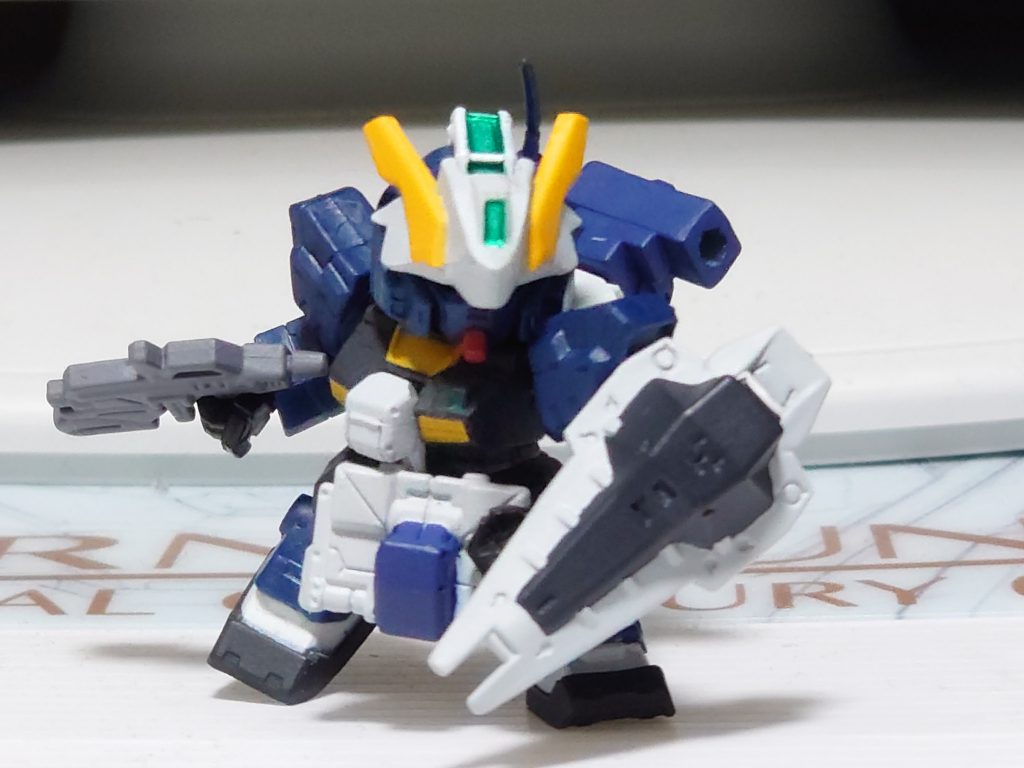 背中のシールドブースターは腕にも付けられるようにしてあります