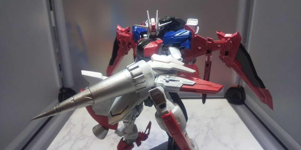 左腕はドーベンのものを使ってるので、換装式にしました。持て余していたMSGのランスだかドリルだかを切って張って武器腕に。