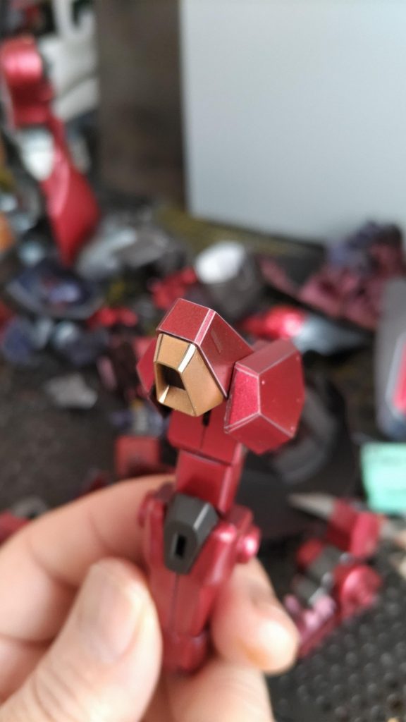 各部エッヂは塗装後に研磨し、下地を出し輪郭を強調。有名な方の手法を参考に取り入れてみましたがズボラな為いい加減な仕上がりに…