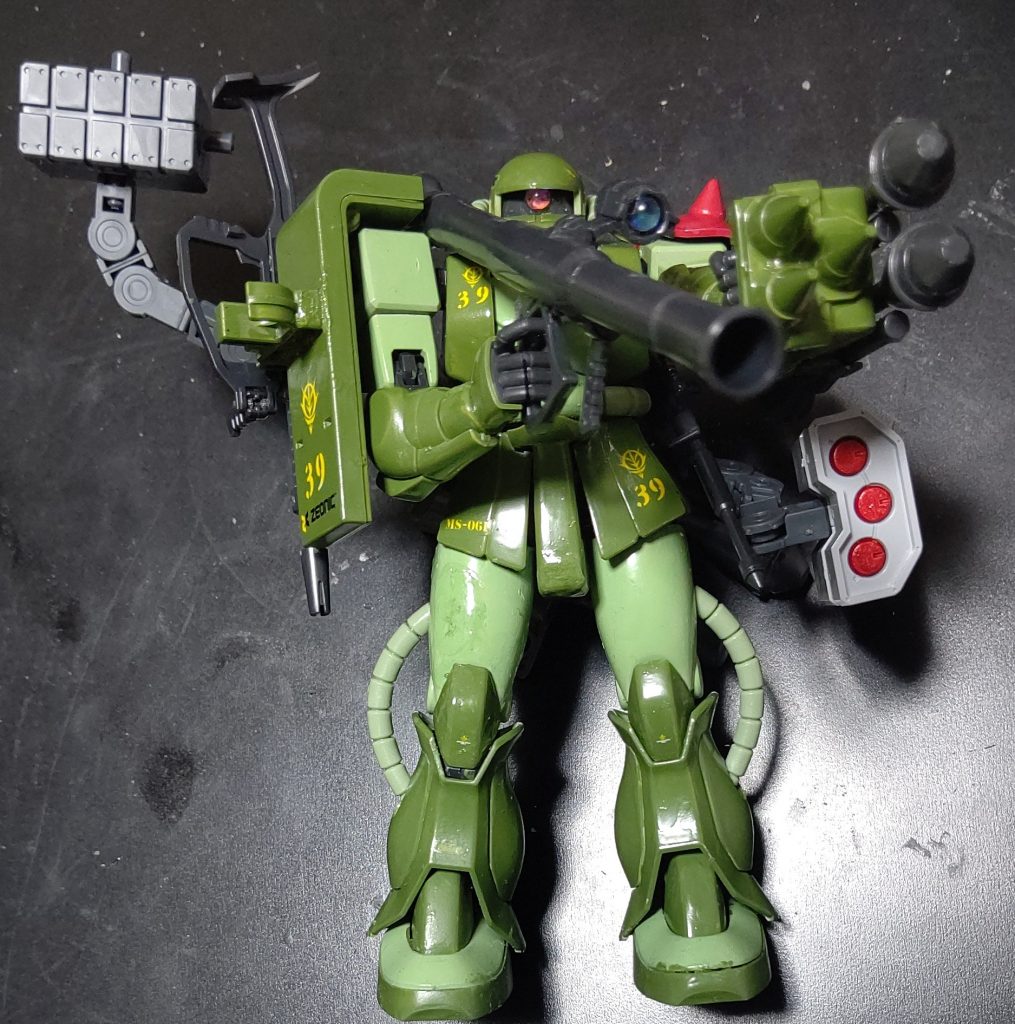 ザクバズーカに切り替え使い終わった装備はどんどん捨てていくスタイルです