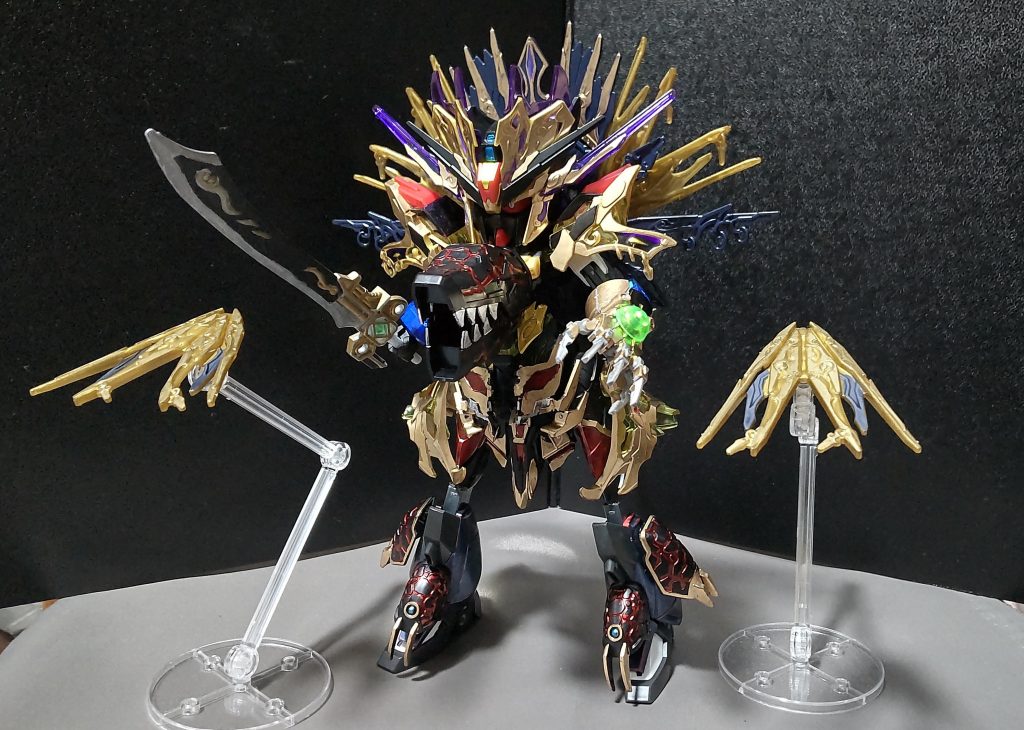 ・広漠殲陣(こうばくせんじん)窮奇ストライクフリーダムガンダムが元々身につけている武装で、背中にあるバックパックの円陣から一部を飛ばして攻撃する滅土焦塵(めつどしょうじん)を放つことができる。