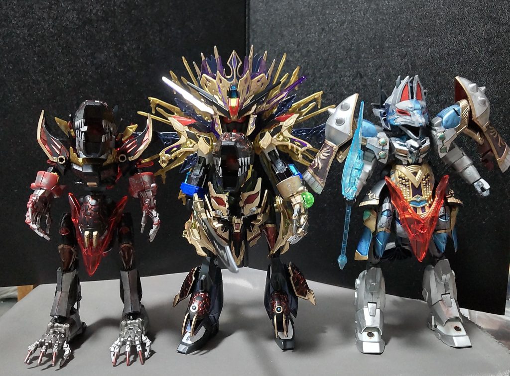 大型SDプラモ達を並べてみる。今回の窮奇が一番大きいですね。