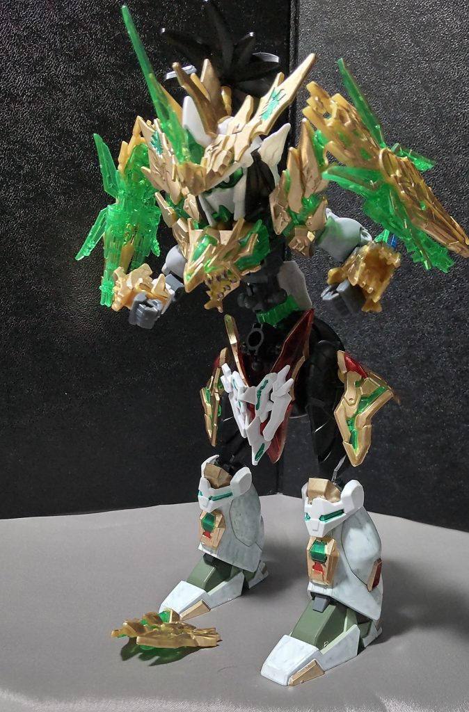 「うおおおおっ…！！！」フロントアーマーが外され、謎の穴が剥き出しになる……そして！！