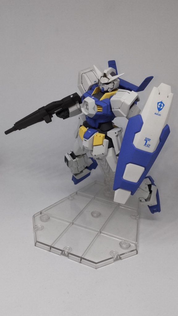 飛びポーズ。AGE用ガンダムデカールに2号機のデカールが収録されていて、それからずっと作る計画を立てていたのですがやっと完成させてあげることが出来ました。