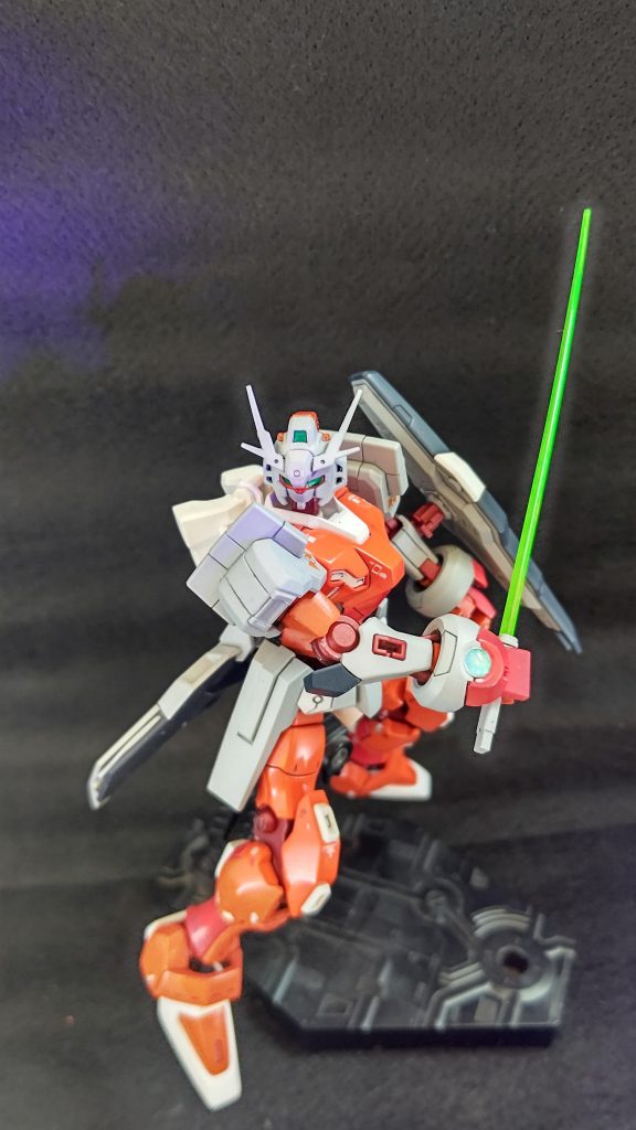 腕輪？の部分に付けろといわんばかりの丸いディテールがあったのでレンズを付けてます。後、腰のスカートの丸みが気に食わんかったのでZのものに変えています。