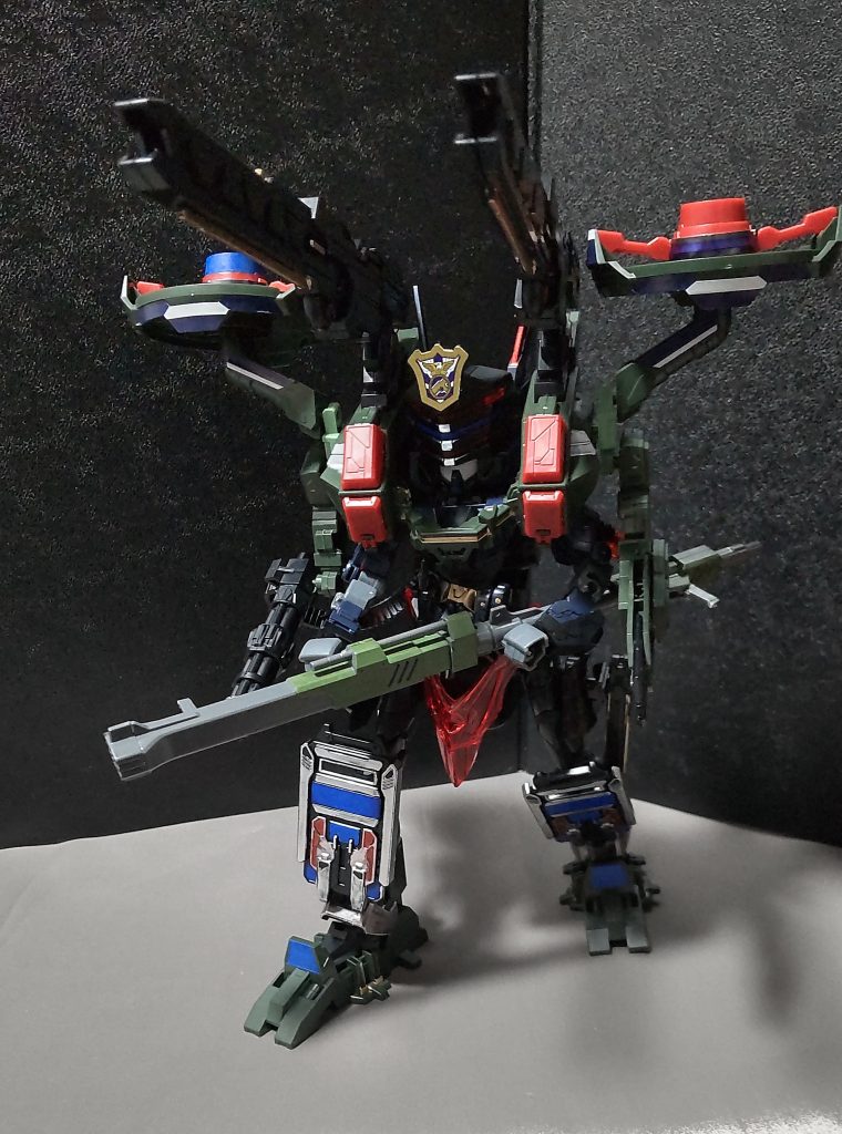 ○グゥレイト・バスターショットガン遥か昔に自身と同じ姿をしていたガンダムが使用していたとされる武器を再現したもので、無数の弾を広範囲に放ち、複数の敵に打撃を与える。これは２本ある武器を連結することにより使用できるもので、こちらはガンランチャーを前部にすることで運用する。