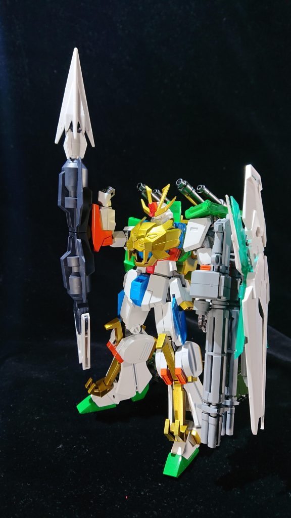 基本塗装が済んできたところ。緑のパーツは当初メタリックではなかったのですが、あまりに映えないのでメタリックにしました→正解だった。