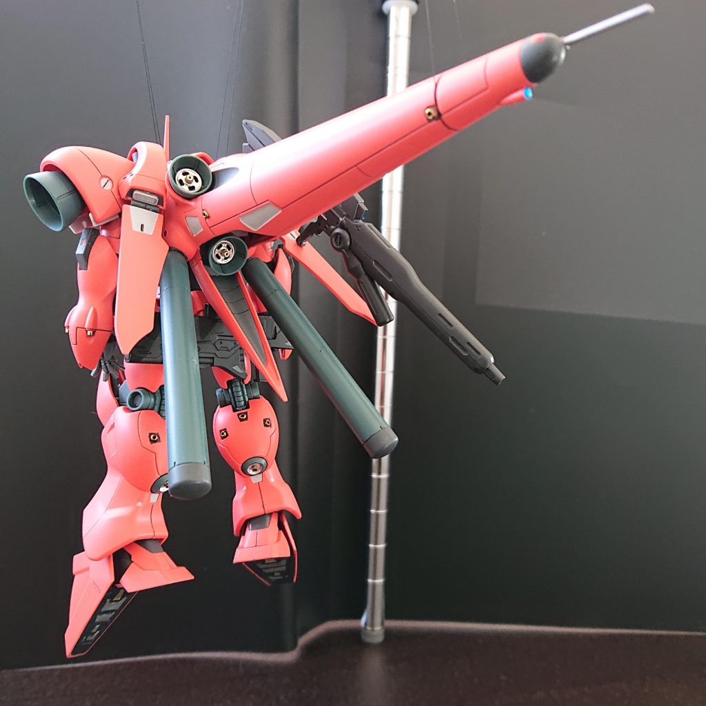 リアビュー肩部バインダー部にスラスター追加ライフルはNHP(ネオジムハードポイント)により懸架可能。武装が少なく機体重量も軽いため、シュツルムブースター装備時にはシナンジュと同等の最大推力と運動性、稼働時間を獲得しているが、かなりキツいジャジャ馬に仕上がっている。