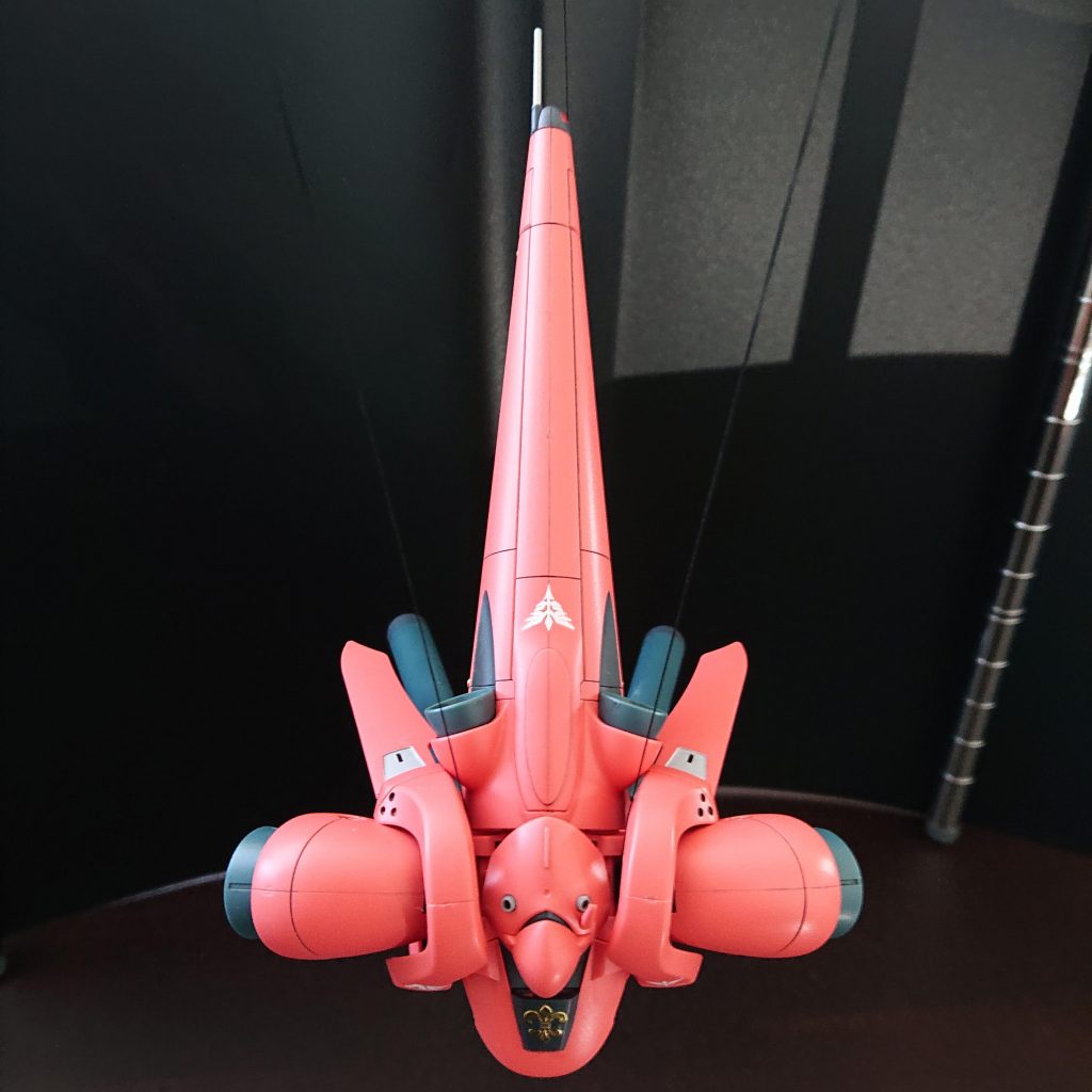 トップサイコフレームは非搭載。一般パイロットを想定した機体ではあるが、実際の性能に耐えうるパイロットが確保できず、実戦投入されることはなかった。