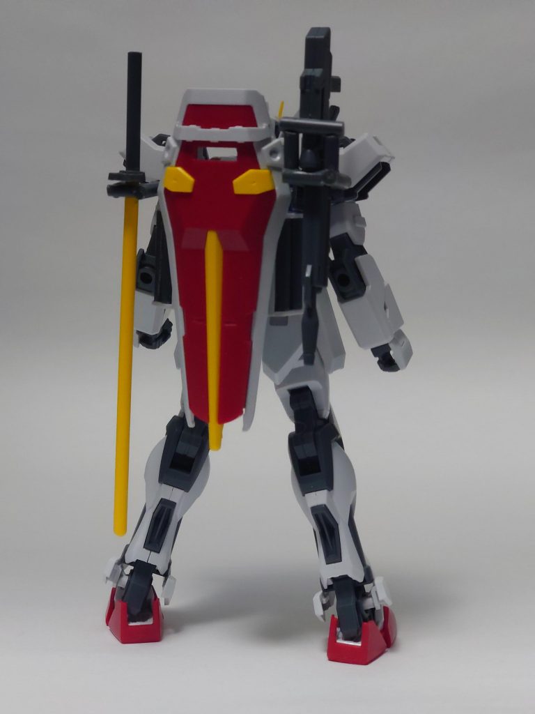 ビームライフル、シールドをマウント可能。シールドはバッテリー保護という位置付け。