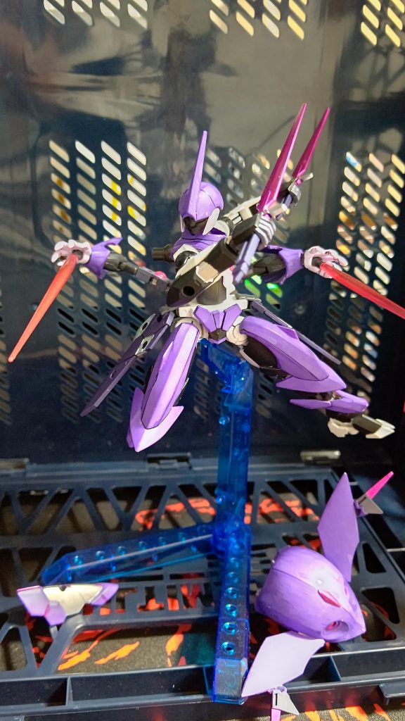 腰部にある2本の腕からもビームサーベルを展開!4刀流で襲撃します。もちろん、ビームマシンガンにも切り替え可能です!最後までご覧頂きありがとうございました♪