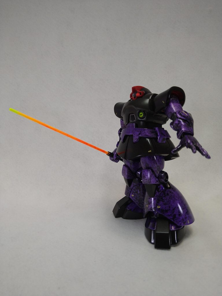 ヒートサーベルは蛍光レッドから先端にかけて蛍光イエローにグラデーション塗装してみました。