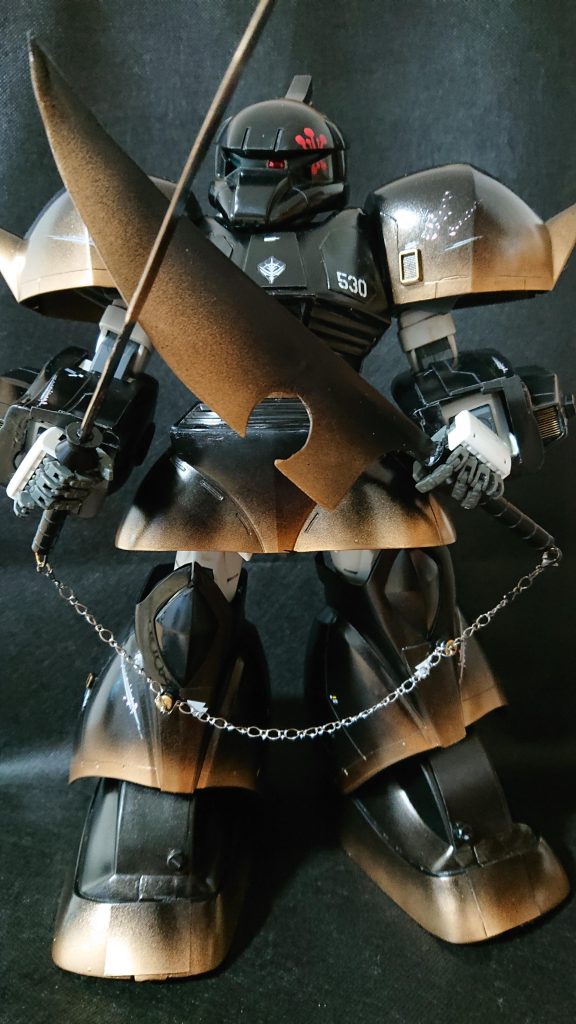 蛍光灯の下で撮影。今回も寒空の下で公園で缶スプレー吹きました。グラデーションも缶スプレーです。風でパーツ転ける、パーツ切りすぎて持ち手を付けるスペースが少なくてスプレーしてるときに落ちたり。アップで見ると粗が目立ちます。色々やって良い経験になりましたが