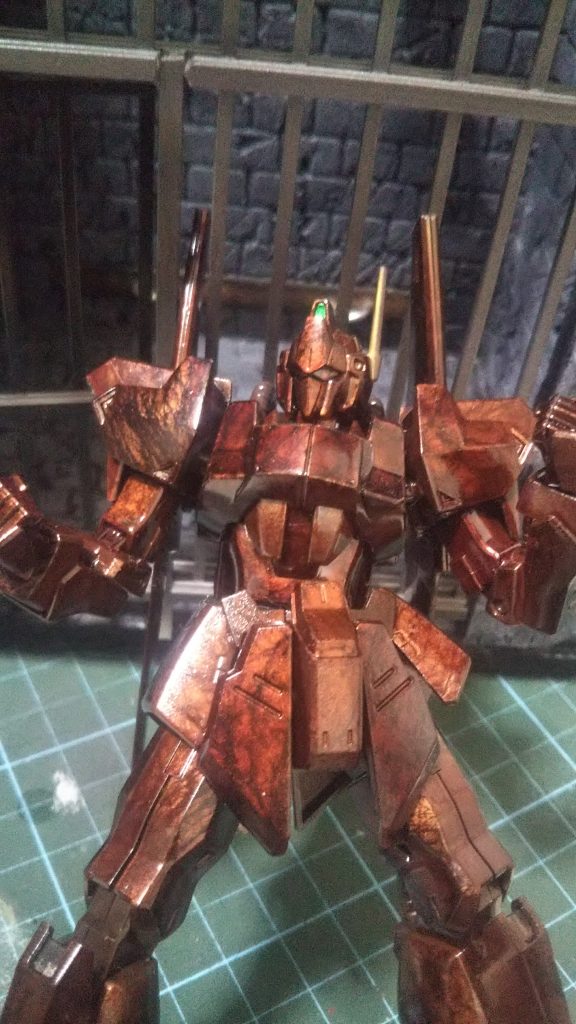 光に当てれば木目ぽいのがみえます。